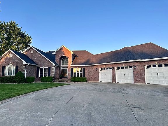 2nd image of 2290 W Country Club Dr