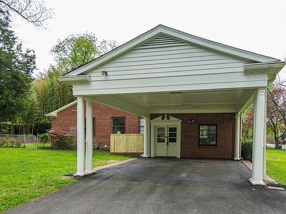 3rd image of 3001 Aspen Ln