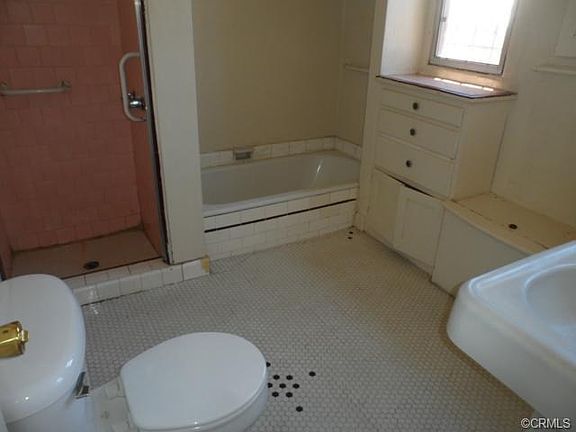 4th image of 1414 W 81st St