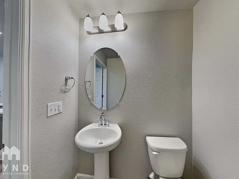 6357 N Netherland Ct — Photo 16