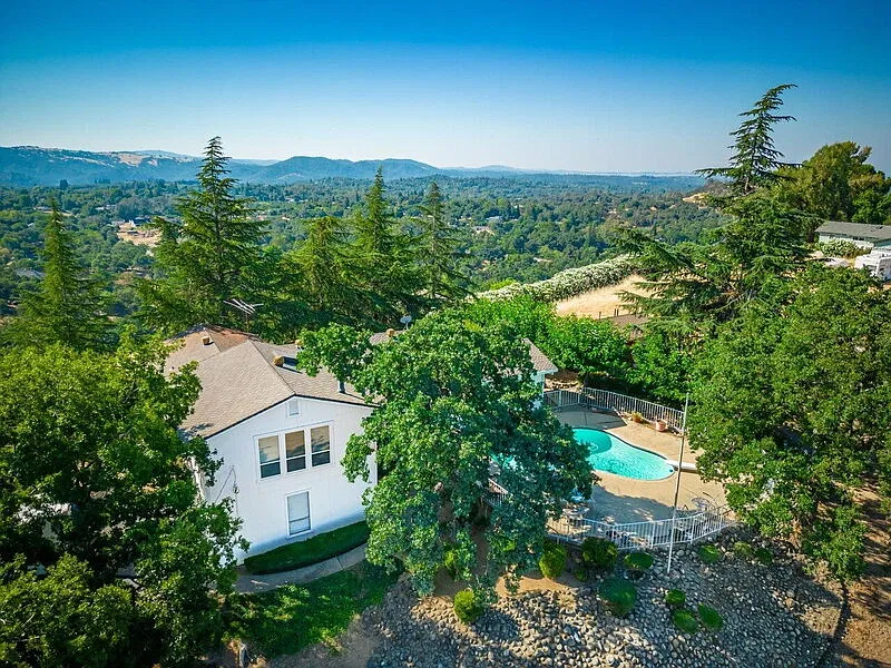 1811 Oak Ter