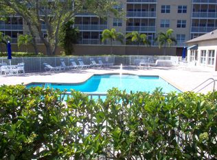 960 Starkey Rd APT 3302, Largo, FL 33771