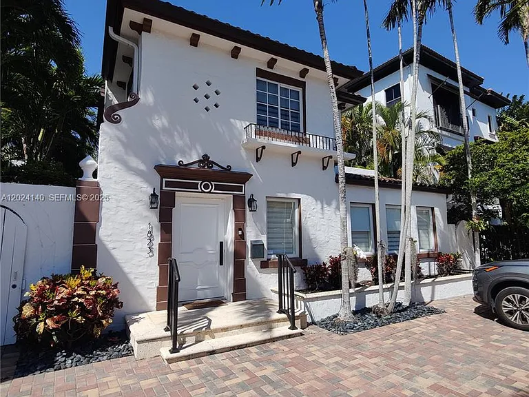 1823 S Bayshore Ln — Photo 5