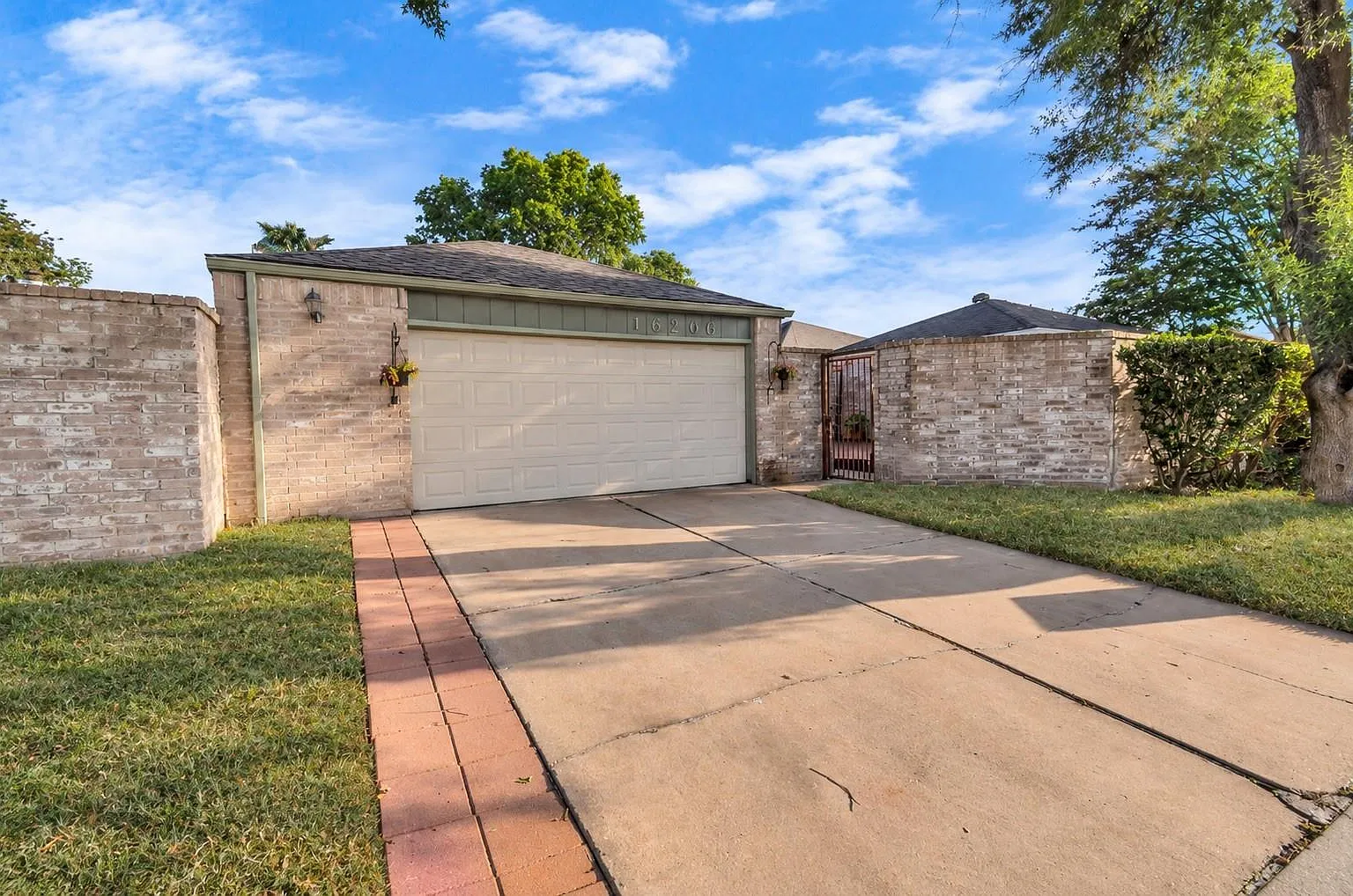 3 bed, 2.0 bath, 1715 sqft, $2,100 — Photo 1