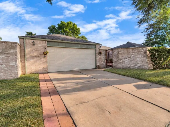 16206 New Field Dr, Houston, TX 77082