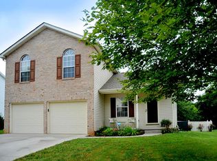 7043 Yellow Oak Ln, Knoxville, TN 37931