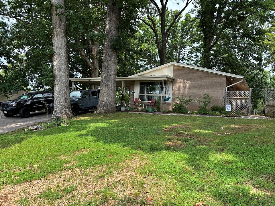 1st image of 114 Maplelawn Ave NE