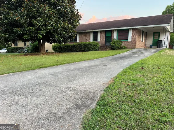 389 Holly St, Social Circle, GA 30025