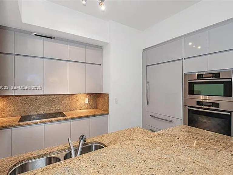 50 S Pointe Dr #1804 — Photo 8