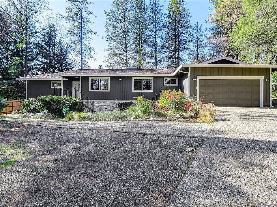 1st image of 15928 Carrie Dr