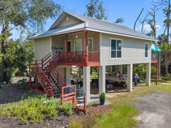 2 NE Fifth St, Steinhatchee, FL 32359