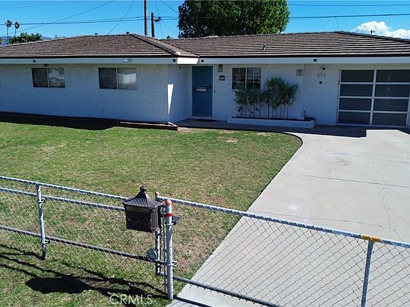 3rd image of 979 N Gardena Ave