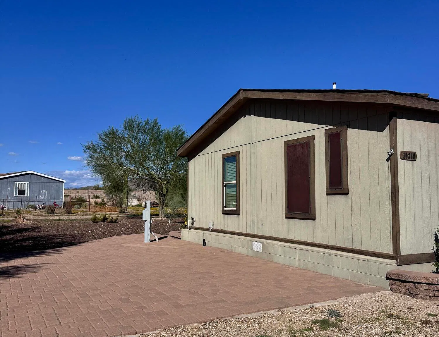 3 bed, 2.0 bath, 1466 sqft, $2,000 — Photo 1
