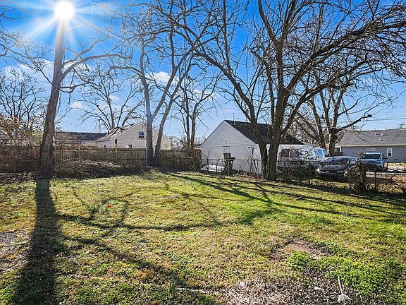 2nd image of 306 Maple St