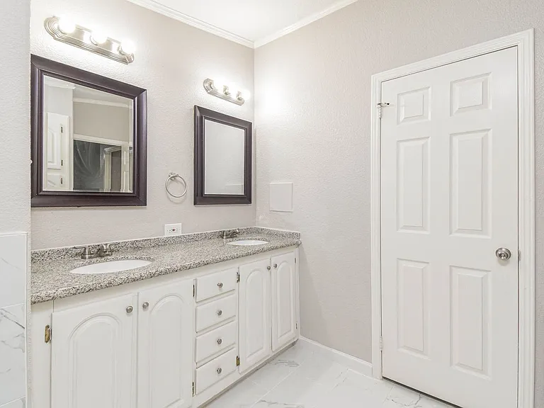 10210 Berrypatch Ln — Photo 15