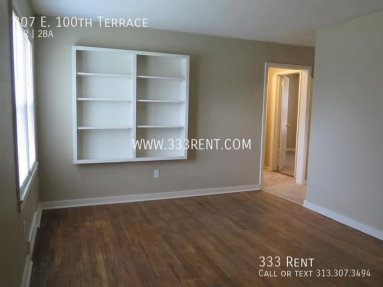807 E 100th Ter — Photo 3