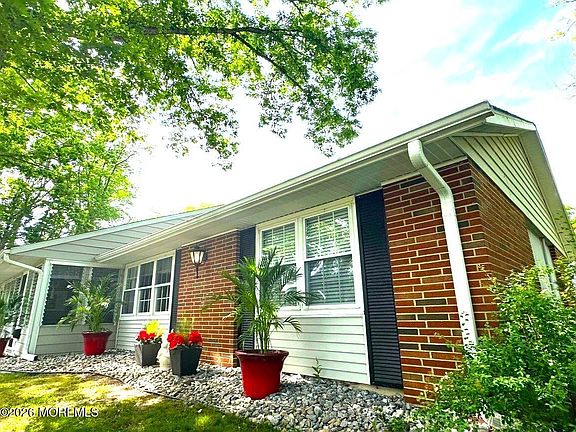 3rd image of 258 Jefferson Court #B