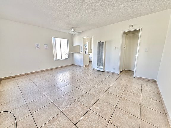2nd image of 14143 Delano St APT 4
