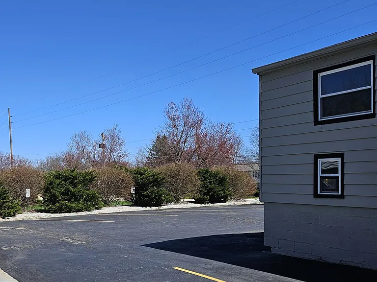 4660 Darrow Rd — Photo 31