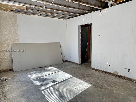 4th image of 1209 Silverado Dr