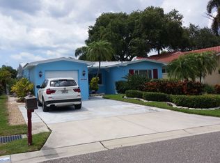 17722 Long Point Dr, Redington Shores, FL 33708