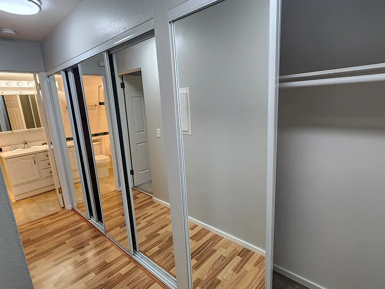 Hawaiian Apartments — Photo 39