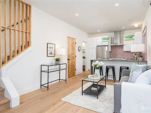 916 N 100th Street #B, Seattle, WA 98133