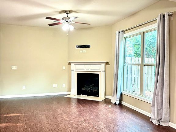 5th image of 2885 Maple Park Pl