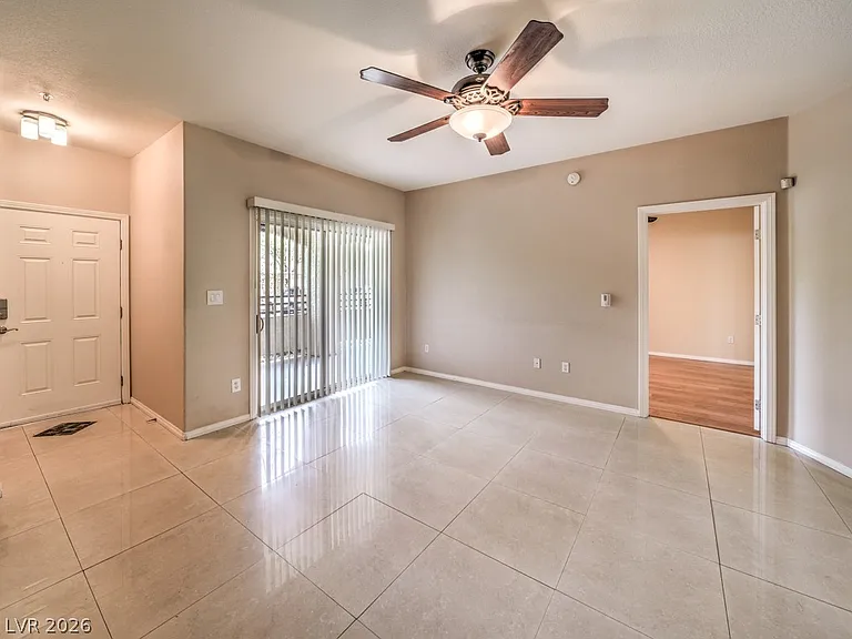 2291 W Horizon Ridge Pkwy #8144 — Photo 4