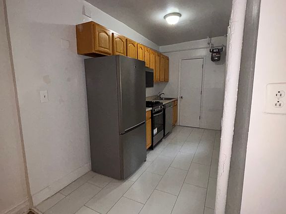 3rd image of 242 E 79th St APT 3D