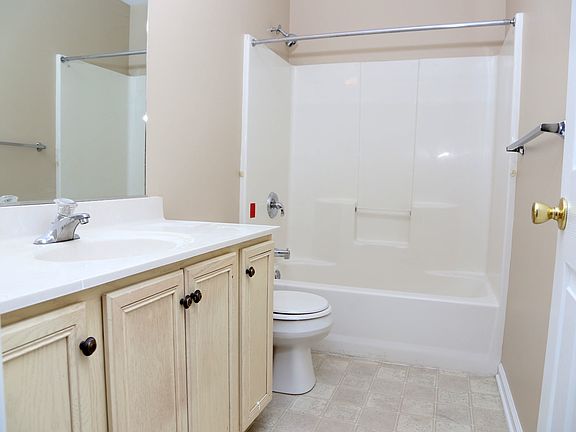 5th image of 414 S Oak St #Townhouse