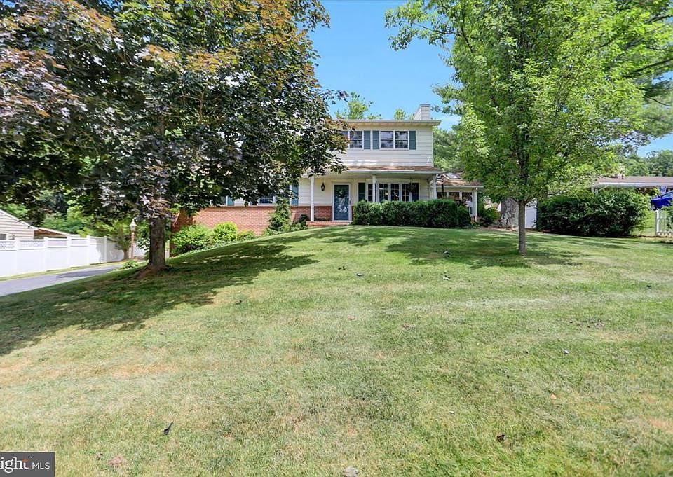 1st image of 897 Knob Hill Rd
