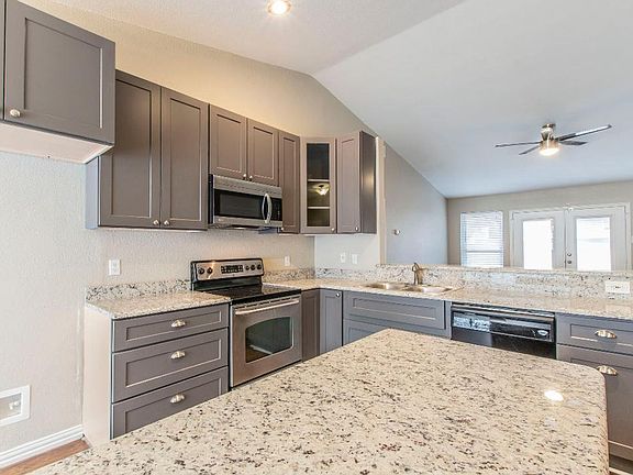 3rd image of 1213 Wyndham Dr