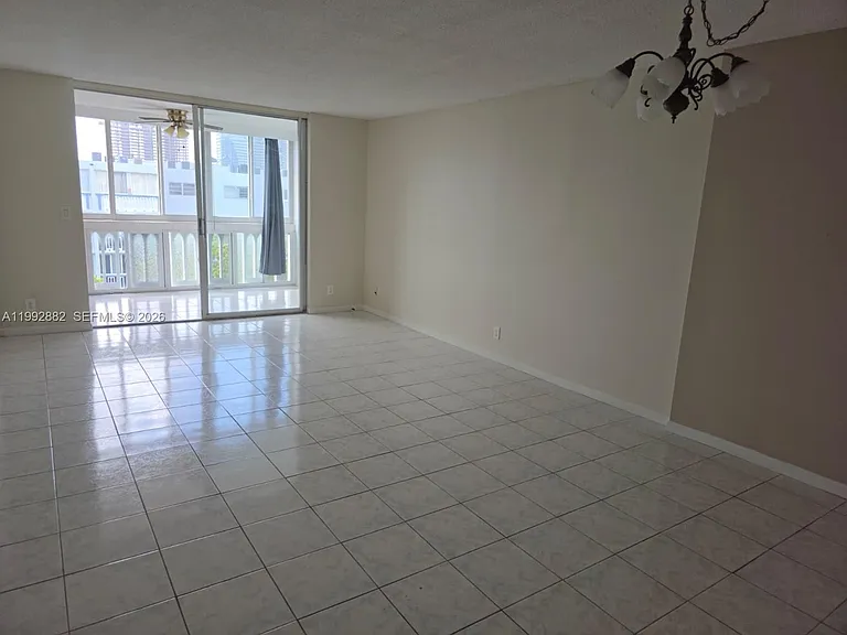 320 NE 12th Ave #703 — Photo 6