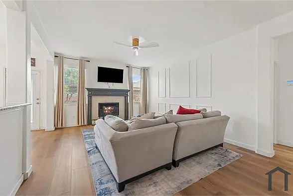 4 bed, 2349 sqft, $2,500 — Photo 4