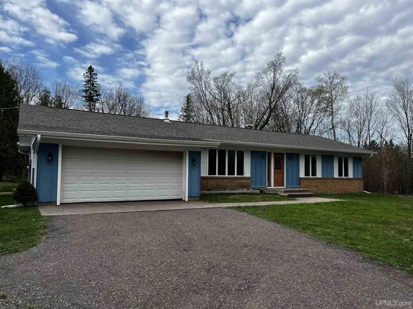 47220 Douglas St, Atlantic Mine, MI 49905