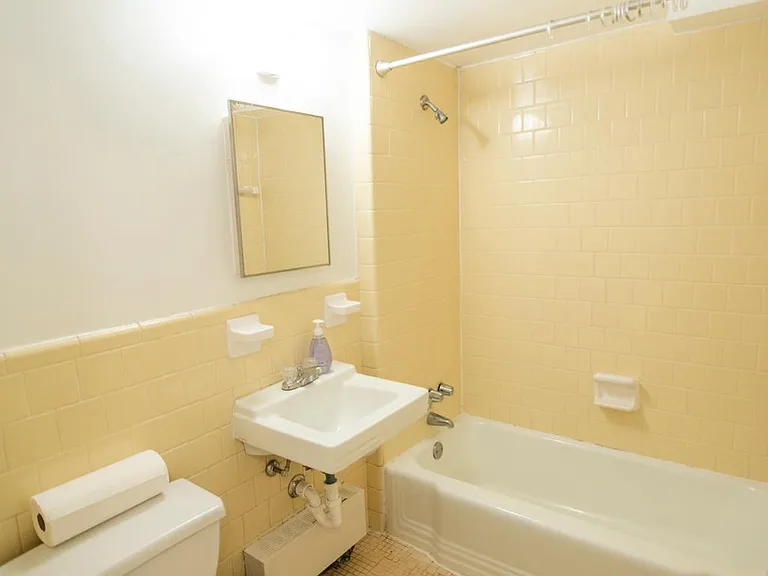 1210 N Taft St #201 — Photo 15