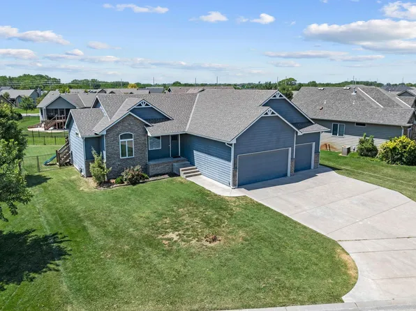 4858 Emerald Ct, Maize, KS 67101
