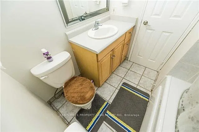 18 Omega Sq — Photo 17