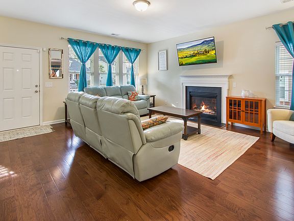 4th image of 110 Elliott Creek Ln