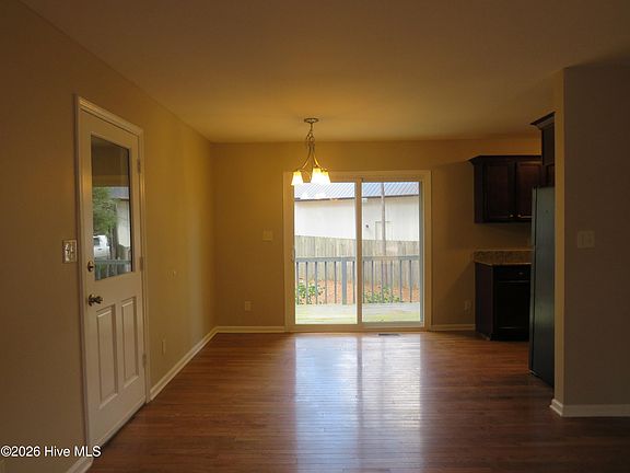 4th image of 145 Sandhills Cir