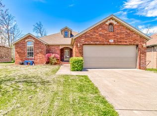 891 W Chestnut Bend Cir, Nixa, MO 65714