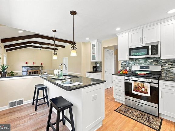 2nd image of 884 Stirrup Ln