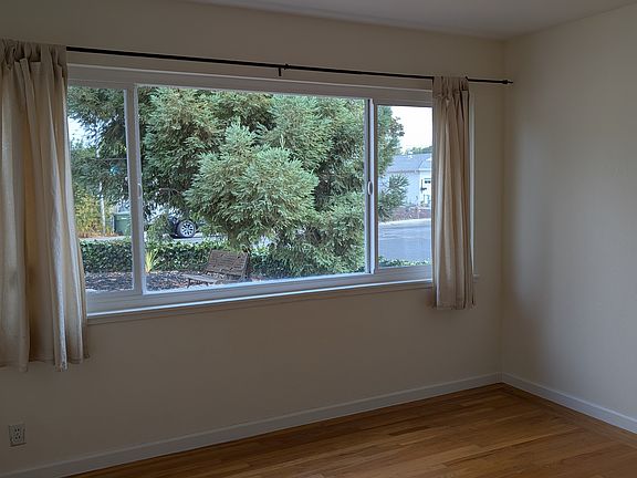 5th image of 3278 Fowler Ave