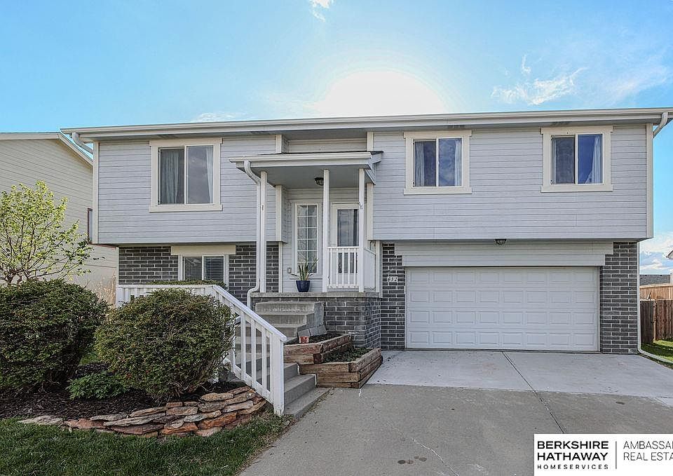 1st image of 612 Rosewood Ave