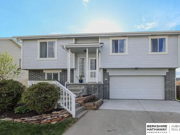 612 Rosewood Ave, Papillion, NE 68133