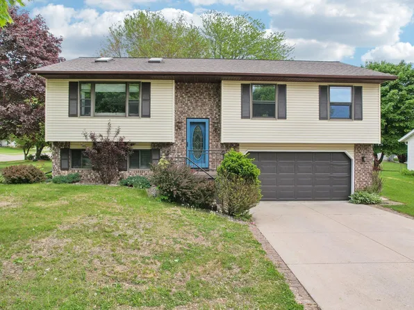 1902 Winfield Dr, Reedsburg, WI 53959