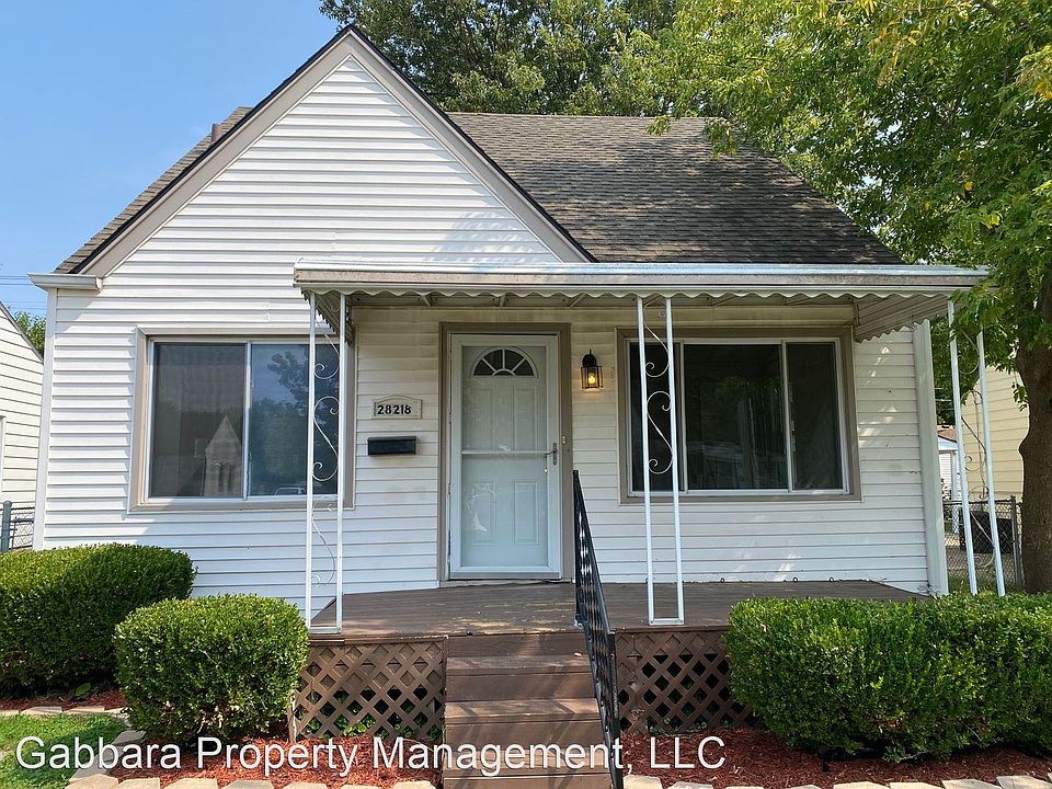 28218 Hillview St, Roseville, MI 48066 Zillow