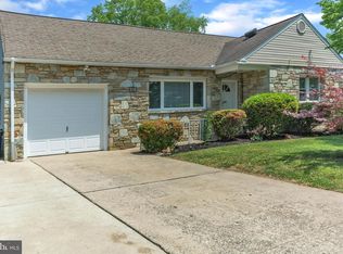 815 Emerson St, Philadelphia, PA 19111