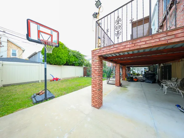 1711 Gerritsen Avenue image 34 of 41